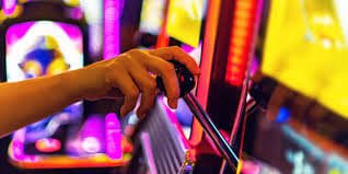 Permainan slot online Mimpi Jitu dengan tampilan gulungan jackpot berkilau